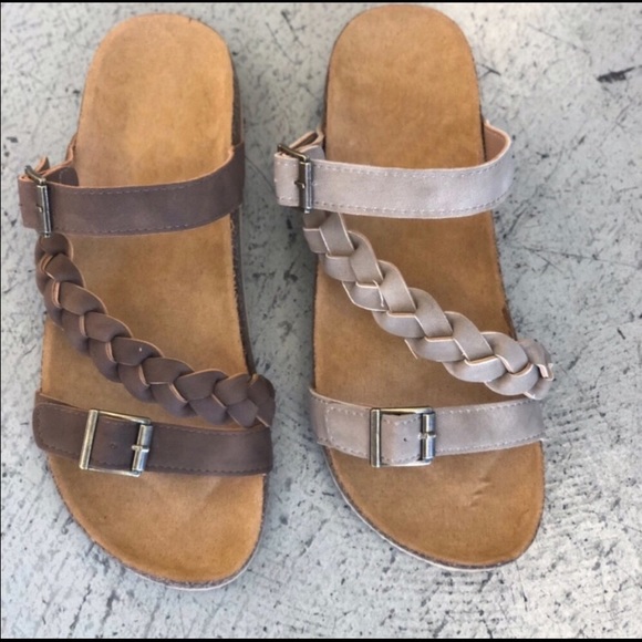 3rd restock 5⭐️BROWN BRAIDED FLAT- SANDAL - Picture 3 of 4